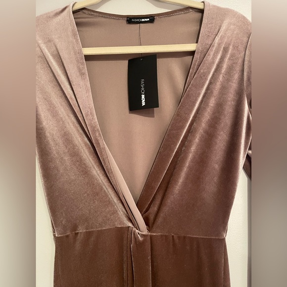 NWT - FASHION NOVA So Knot Your Average Jumpsuit - Taupe M - Picture 4 of 10